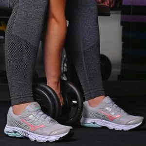 Tênis mizuno wave nirvana 

Características do produto ⤵️
➡️indicado para corrida caminhada dia a dia 
➡️material Têxtil e sintético 
➡️tecnologia wave x10 placa que garante maior estabilidade 
➡️solado borracha de carbono que aumenta a durabilidade e oferece maior tração 
➡️disponível 34 ao 39
➡️categoria